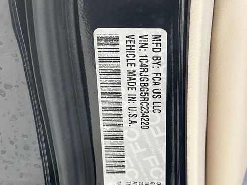 Certified 2024 Jeep Grand Cherokee Limited w/ Luxury Tech Group II image 36