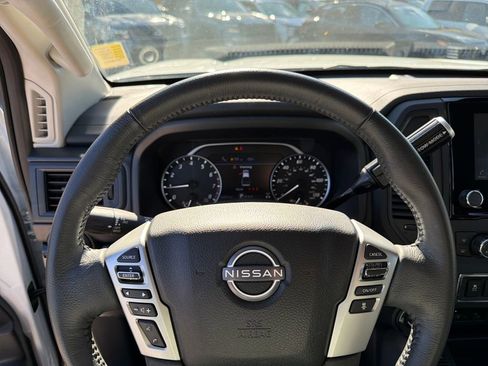 Used 2024 Nissan Titan SV w/ SV Convenience Package image 20