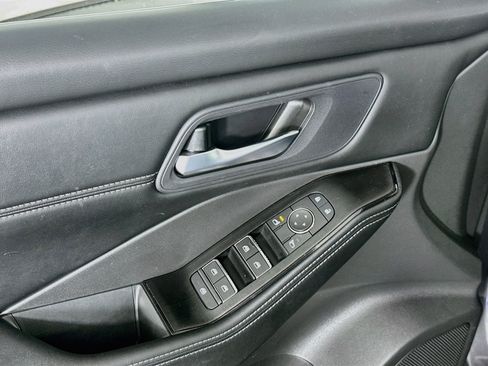 Used 2026 Nissan Rogue SL FWD image 15
