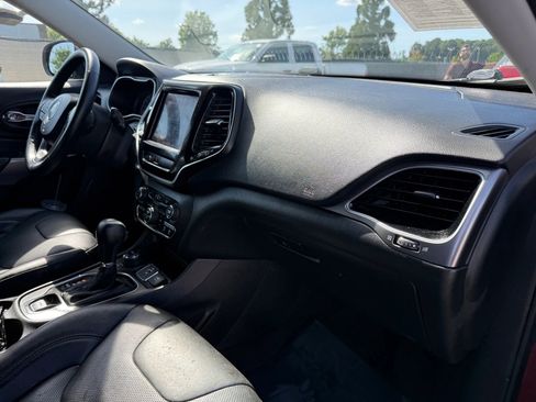 Used 2019 Jeep Cherokee Limited w/ Trailer Tow Group AWD/4WD image 19