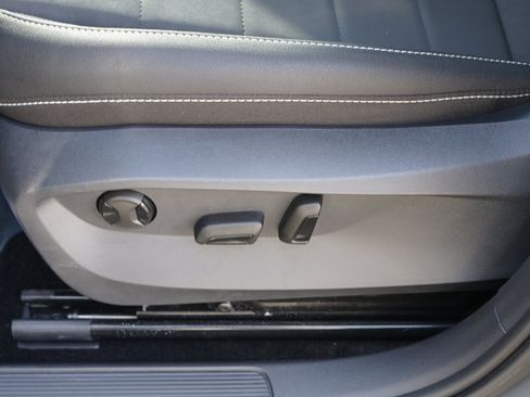 Used 2024 Volkswagen Taos SE image 20