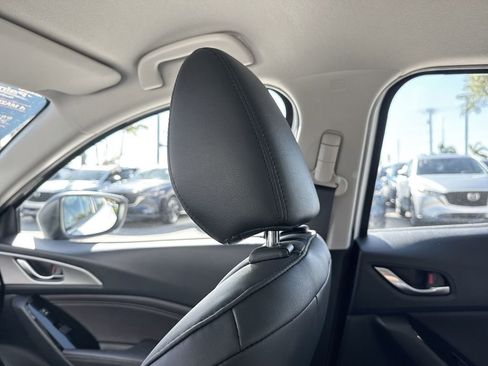 Used 2018 MAZDA MAZDA3 Touring image 17