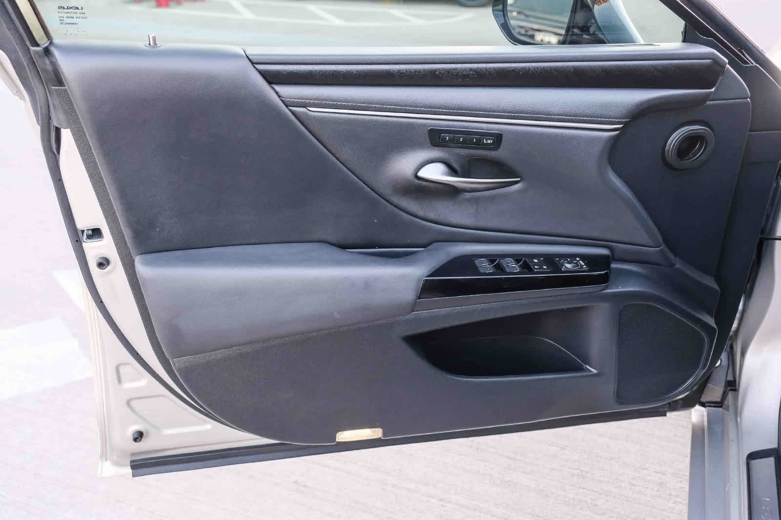 Used 2023 Lexus ES 300h w/ Premium Package FWD image 23
