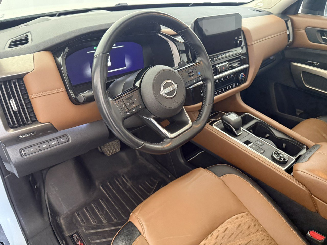 Used 2023 Nissan Pathfinder Platinum AWD/4WD image 19
