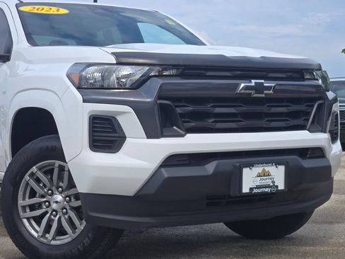 Used 2023 Chevrolet Colorado LT RWD image 2