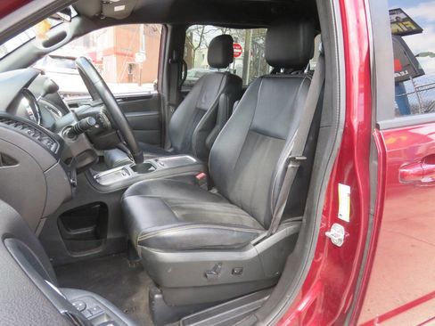 Used 2018 Dodge Grand Caravan SXT w/ Blacktop Package image 10