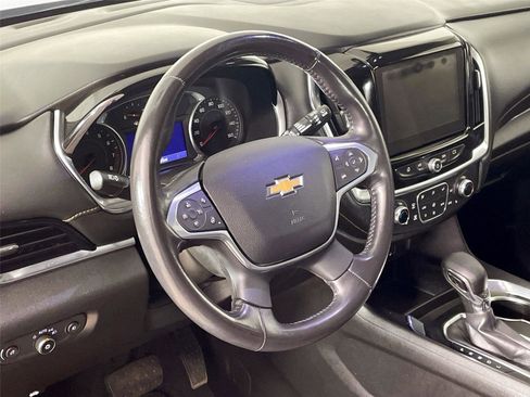 Used 2021 Chevrolet Traverse LT image 12