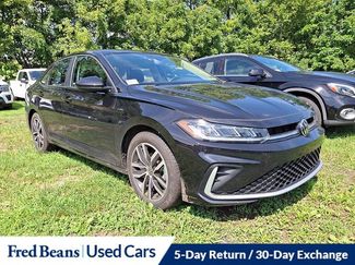 Used 2025 Volkswagen Jetta SE FWD video 1