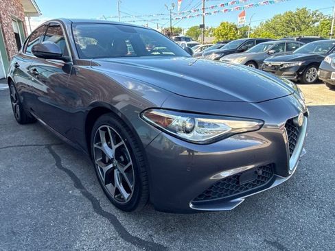 Used 2019 Alfa Romeo Giulia Ti AWD/4WD image 3