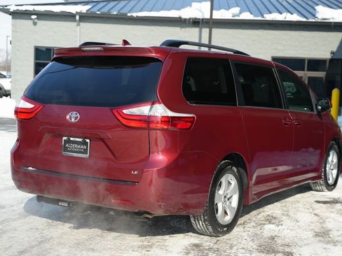 Used 2018 Toyota Sienna LE image 18