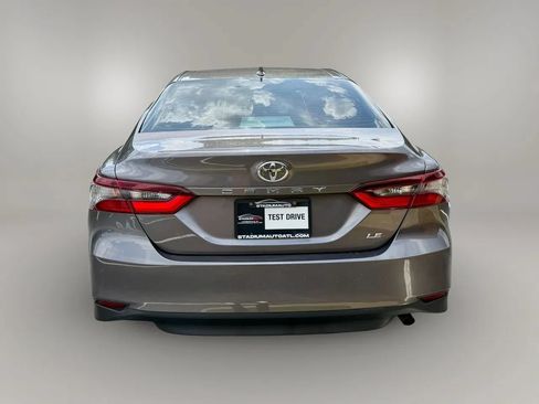 Used 2022 Toyota Camry LE FWD image 4