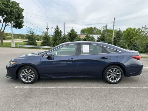 Used 2019 Toyota Avalon XLE w/ Moonroof Package FWD image 2