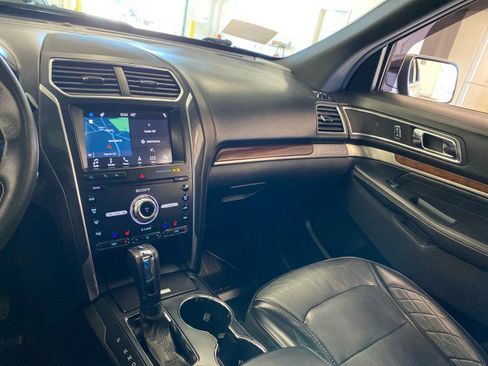 Used 2019 Ford Explorer Platinum image 15