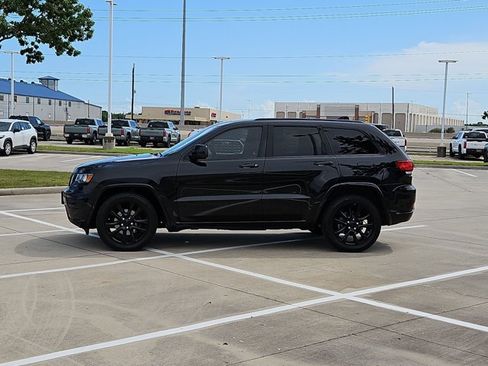 Used 2019 Jeep Grand Cherokee Altitude RWD image 8