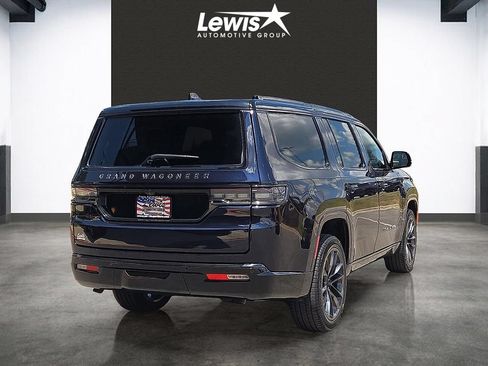 Used 2025 Jeep Grand Wagoneer Series III w/ Rear Seat Video Group 1 AWD/4WD image 4