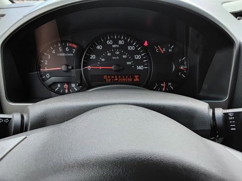 Used 2004 Nissan Titan SE image 13