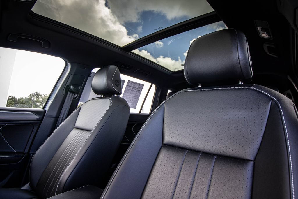 Certified 2024 Volkswagen Tiguan SE R-Line FWD image 46