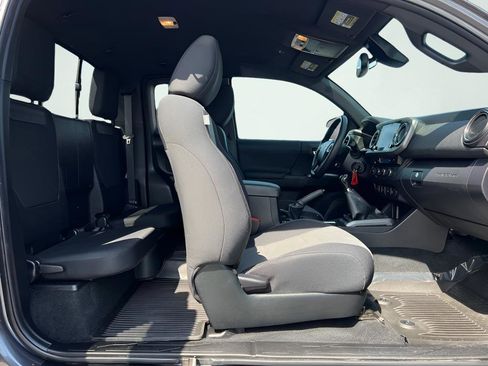 Used 2022 Toyota Tacoma TRD Sport w/ TRD Premium Sport Package AWD/4WD image 24