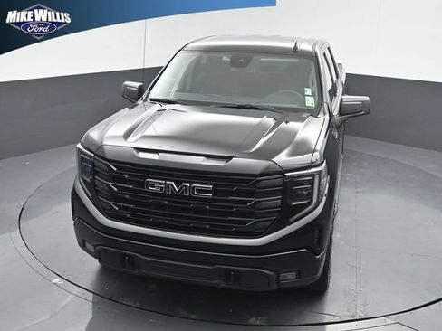 Used 2024 GMC Sierra 1500 Elevation w/ LPO, Elevation Black Package AWD/4WD image 11