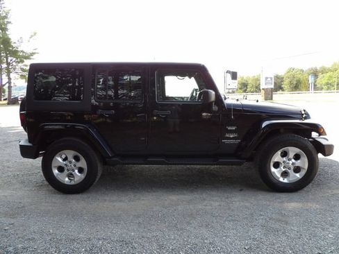 Used 2015 Jeep Wrangler Unlimited Sahara w/ Connectivity Group AWD/4WD image 5