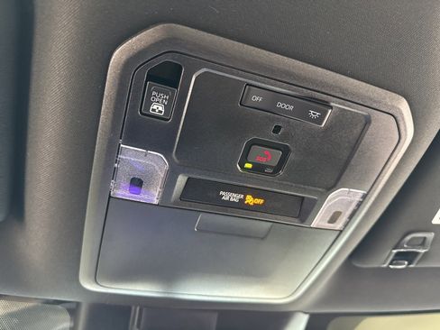 Used 2025 Toyota Tundra Limited image 34