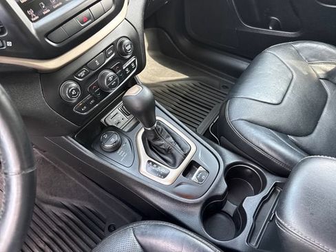 Used 2014 Jeep Cherokee Limited w/ Luxury Group AWD/4WD image 23