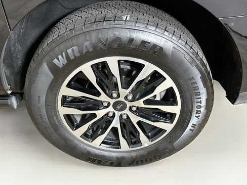 Used 2025 Ford Expedition Max Platinum image 11