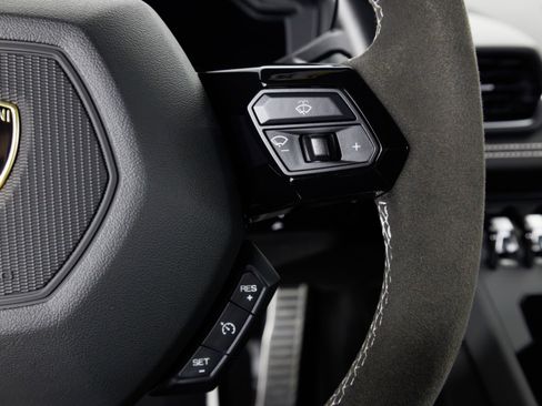 Used 2020 Lamborghini Huracan EVO AWD/4WD image 24