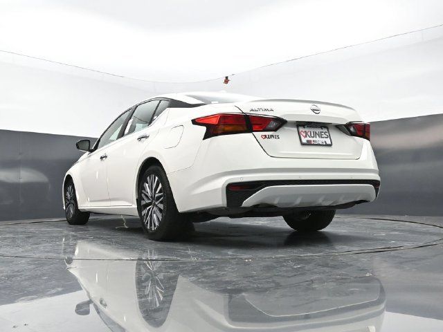 Used 2025 Nissan Altima 2.5 SV FWD image 45