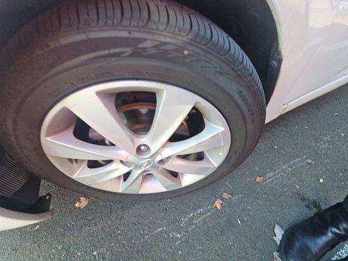 Used 2012 Hyundai Accent GLS w/ Premium Pkg 3 image 5