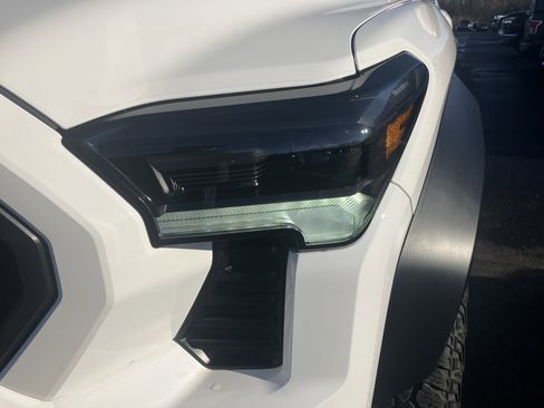 Used 2025 Toyota Tacoma 4x4 Double Cab Hybrid image 10