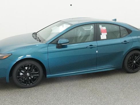 New 2026 Toyota Camry SE FWD image 5