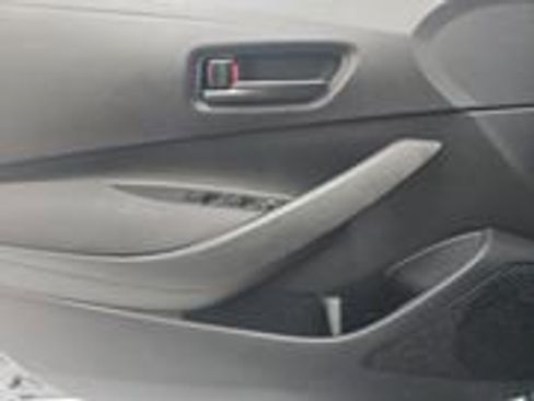 Used 2022 Toyota Corolla LE image 9