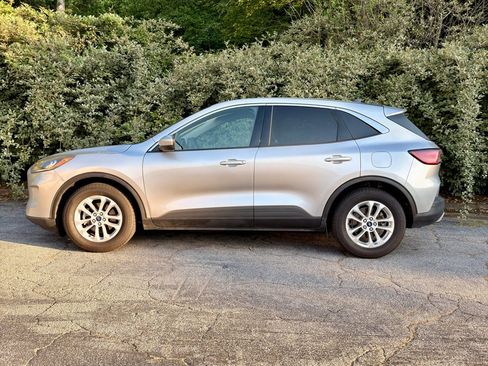 Used 2020 Ford Escape SE FWD image 1