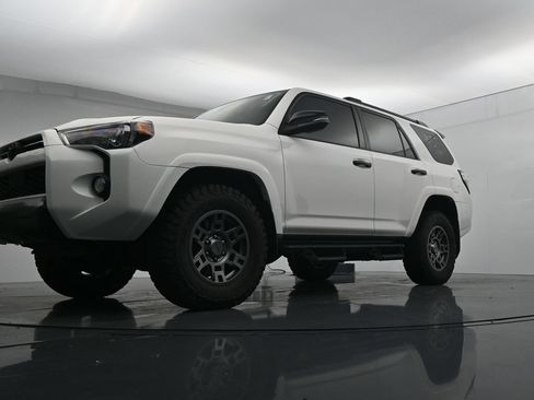 Used 2020 Toyota 4Runner Venture w/ Moonroof Package AWD/4WD image 30