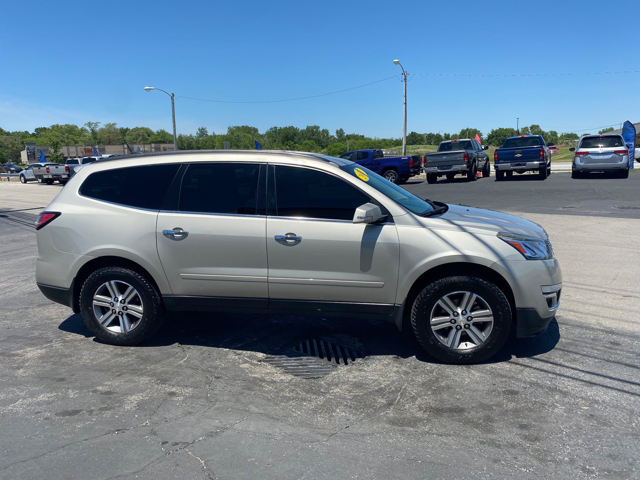 Used 2017 Chevrolet Traverse LT FWD image 4