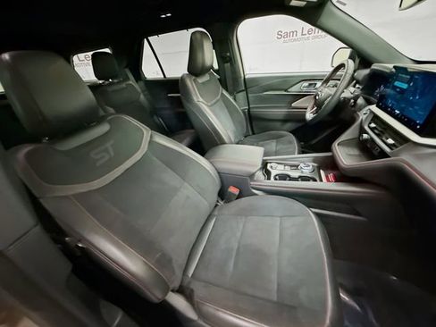 Used 2025 Ford Explorer ST AWD/4WD image 31