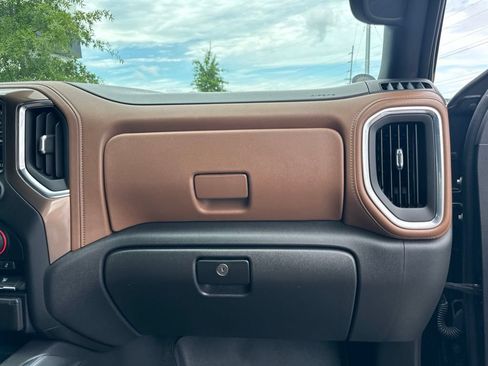 Used 2020 Chevrolet Silverado 1500 High Country w/ Technology Package AWD/4WD image 16