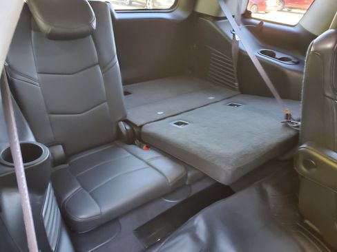 Used 2015 Cadillac Escalade Luxury image 40