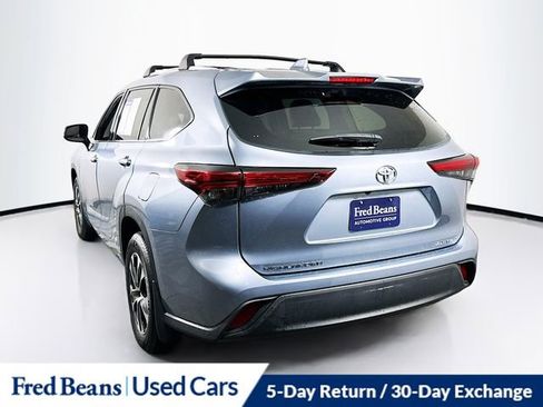 Used 2022 Toyota Highlander XLE AWD/4WD image 35