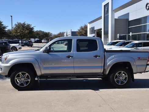 Used 2014 Toyota Tacoma PreRunner w/ SR5 Package image 12