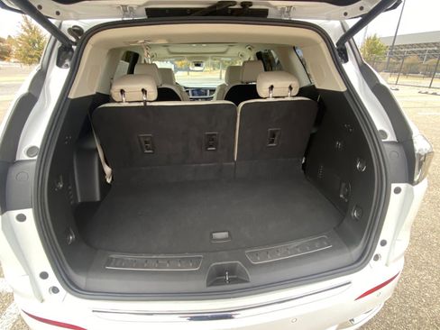 Used 2022 Buick Enclave Avenir w/ Avenir Technology Package image 17