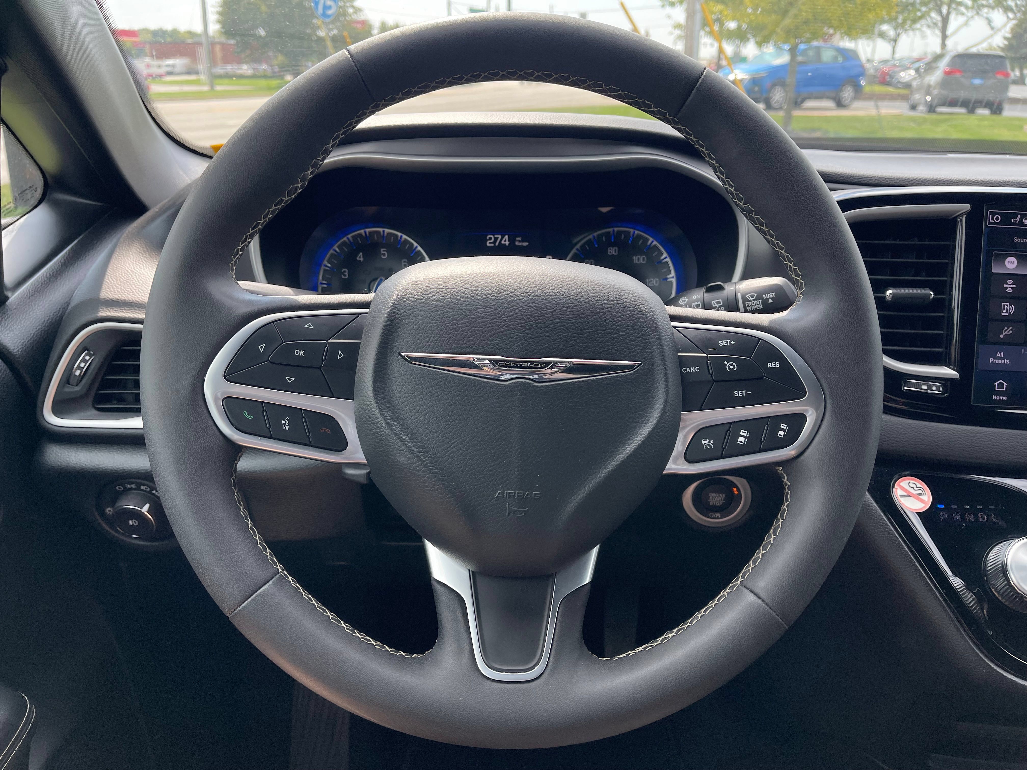 Used 2025 Chrysler Pacifica Select FWD image 10