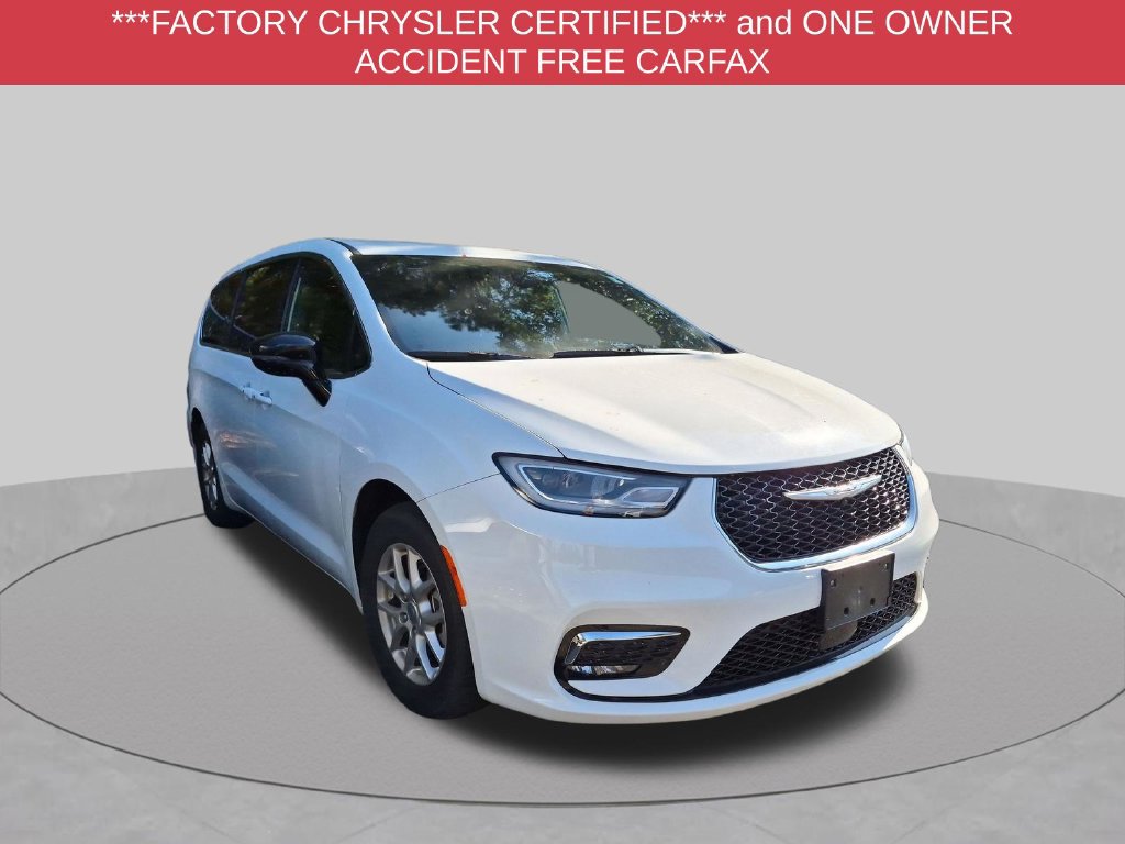 Certified 2025 Chrysler Pacifica Select FWD image 2