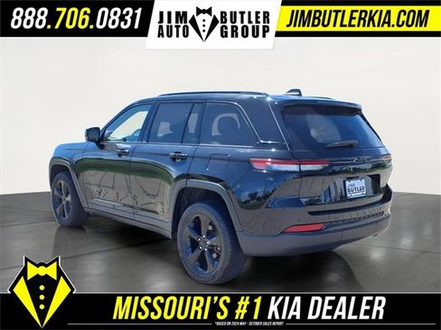 Used 2024 Jeep Grand Cherokee Altitude image 4