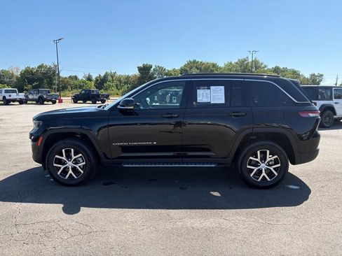 Used 2025 Jeep Grand Cherokee Limited w/ Luxury Tech Group II RWD image 4