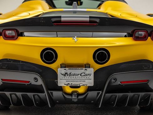 Used 2023 Ferrari SF90 Spider image 18