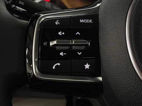 New 2026 Kia Carnival EX image 18