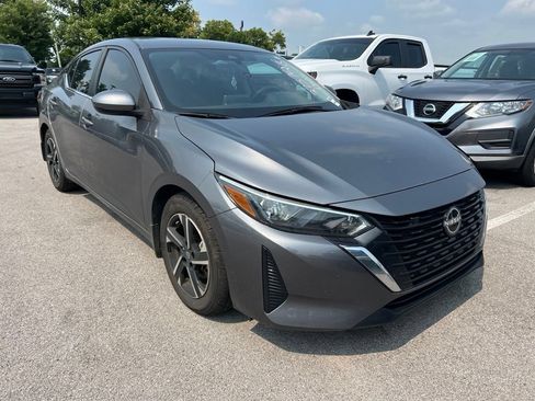 Used 2024 Nissan Sentra SV FWD image 2
