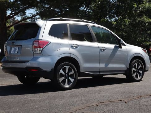 Used 2017 Subaru Forester 2.5i Premium w/ All-Weather Package AWD/4WD image 5